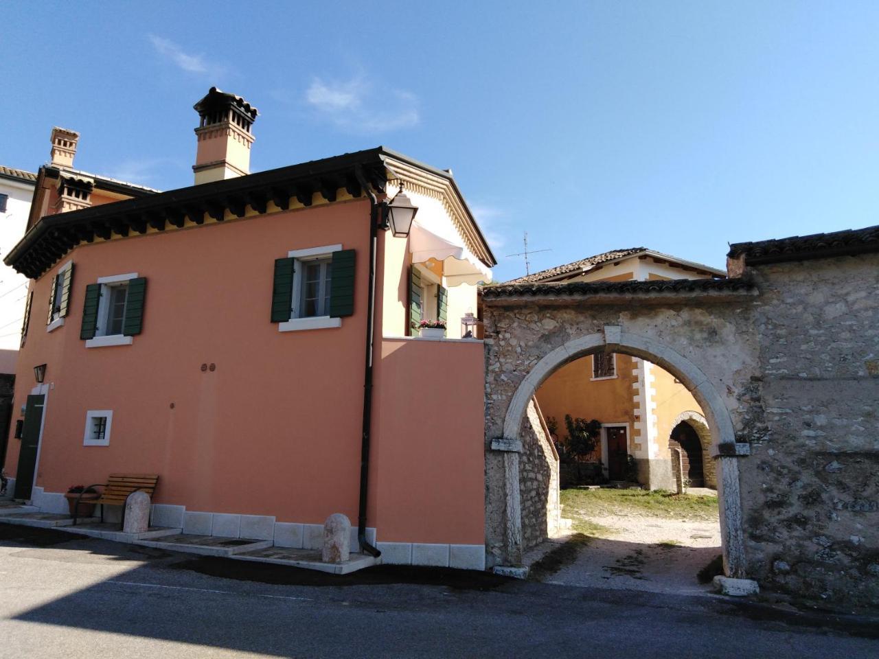 Апартаменты Casa Del Capitello Каприно-Веронезе Экстерьер фото